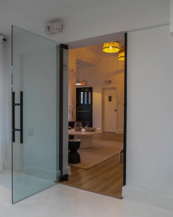 Spigot System Glass Railings in Toronto: Elegant and Modern Solutions by Crystal Lake Glass 37
