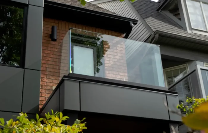 The Latest Glass Railing Trends in Toronto 7