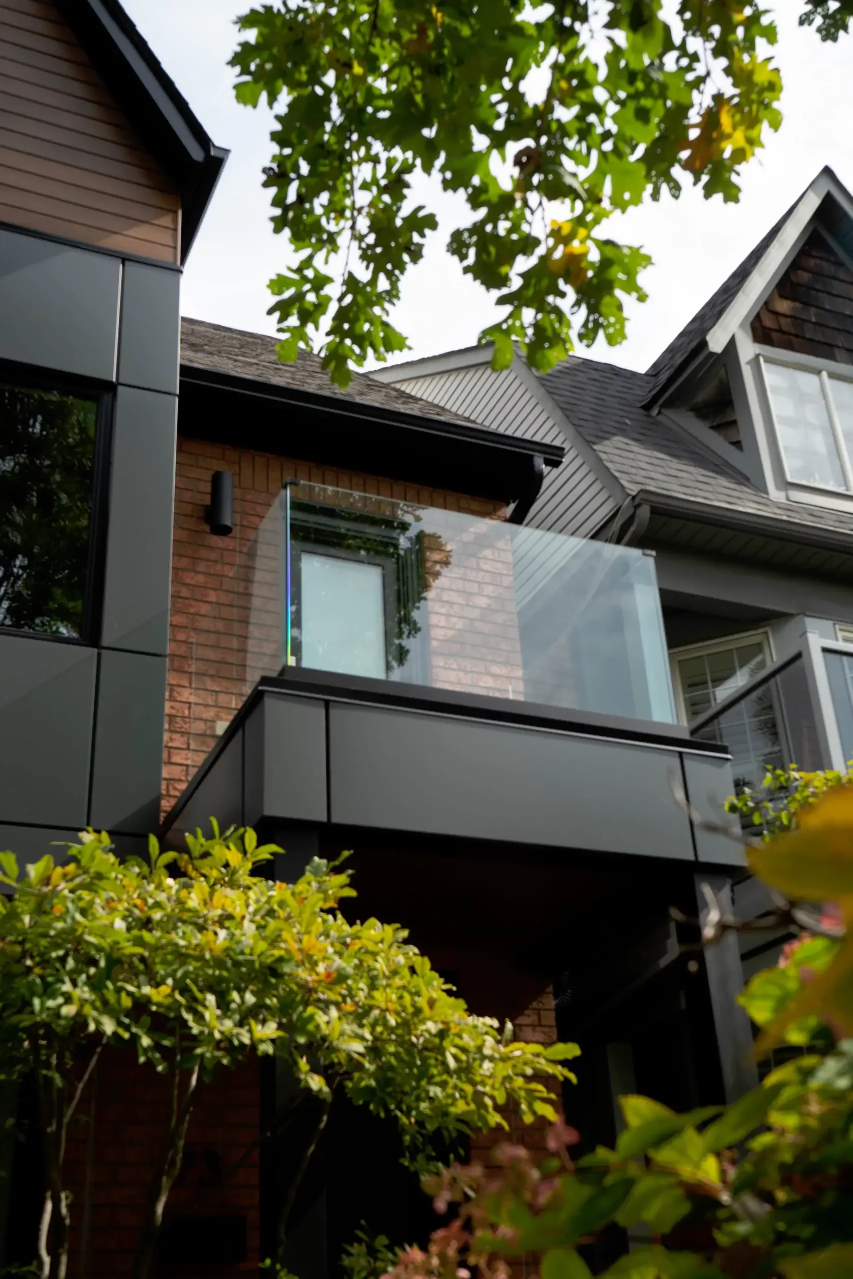 The Latest Glass Railing Trends in Toronto 1